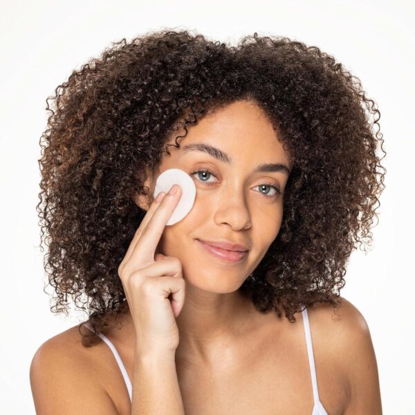 Neutrogena Gentle Oil-Free Eye Makeup Remover and Cleanser for Sensitive Eyes, Non-Greasy Makeup Remover, Waterproof Mascara Remover, Dermatologist and Ophthalmologist Tested, 8 fl. oz - Image 2