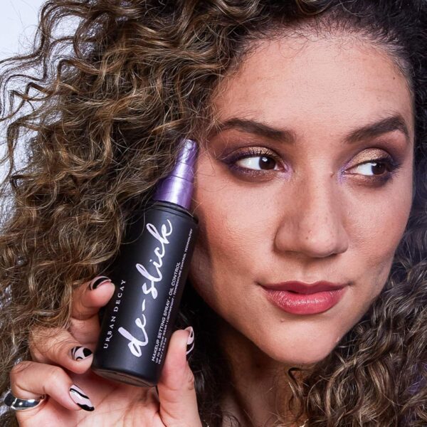 Urban Decay De-Slick Mattifying Makeup Setting Spray for Face, Waterproof, Smudge-proof, Oil and Shine Control, for Oily Combination Skin, Oil-free, Vegan, Cruelty-free - Image 3