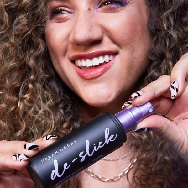 Urban Decay De-Slick Mattifying Makeup Setting Spray for Face, Waterproof, Smudge-proof, Oil and Shine Control, for Oily Combination Skin, Oil-free, Vegan, Cruelty-free - Image 5